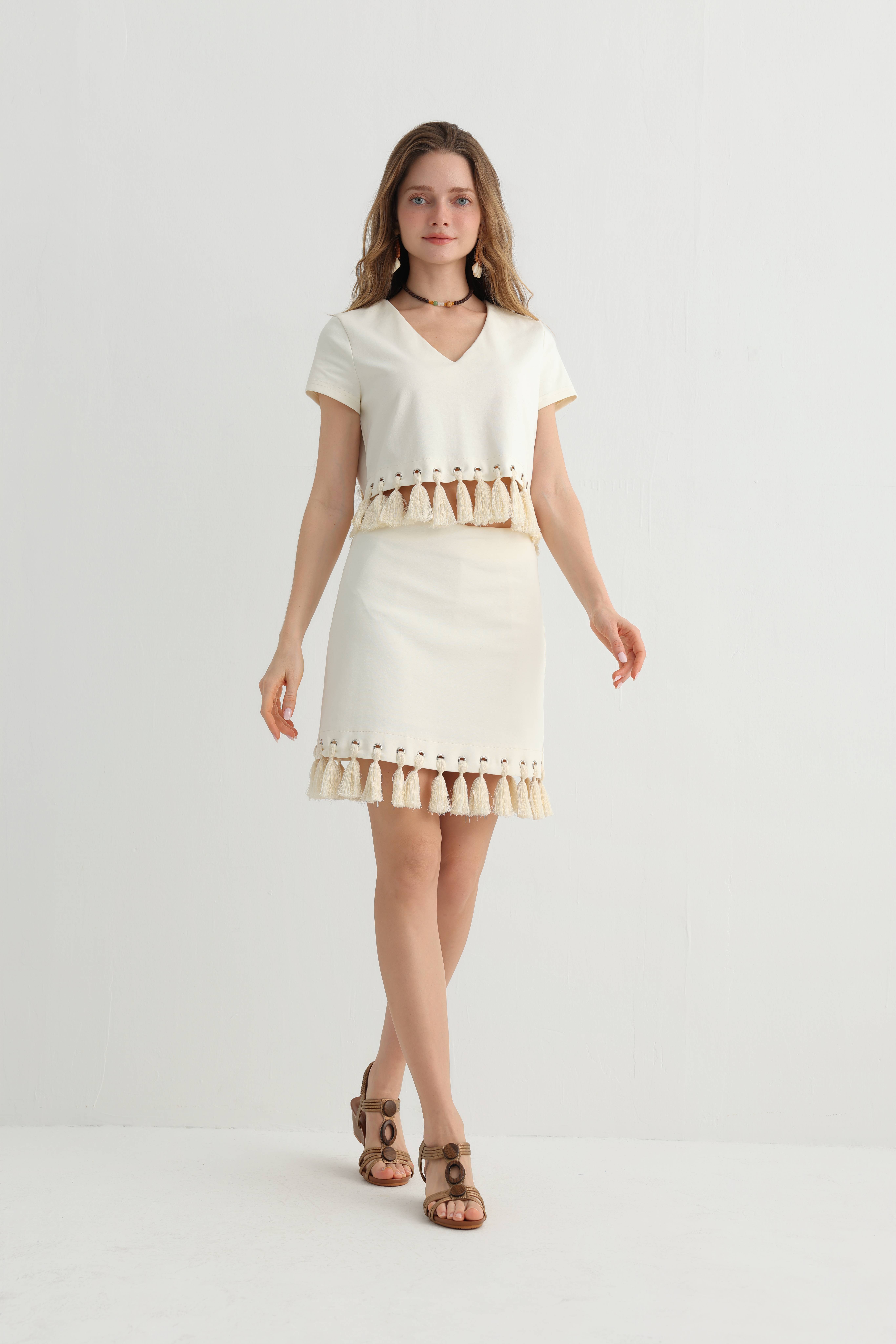 Original Design Resort Favorite Tassel Trim V-Neck ShortSleeve Women' s Two-Piece Set - Stylish Vacation CasualWear - Image 3