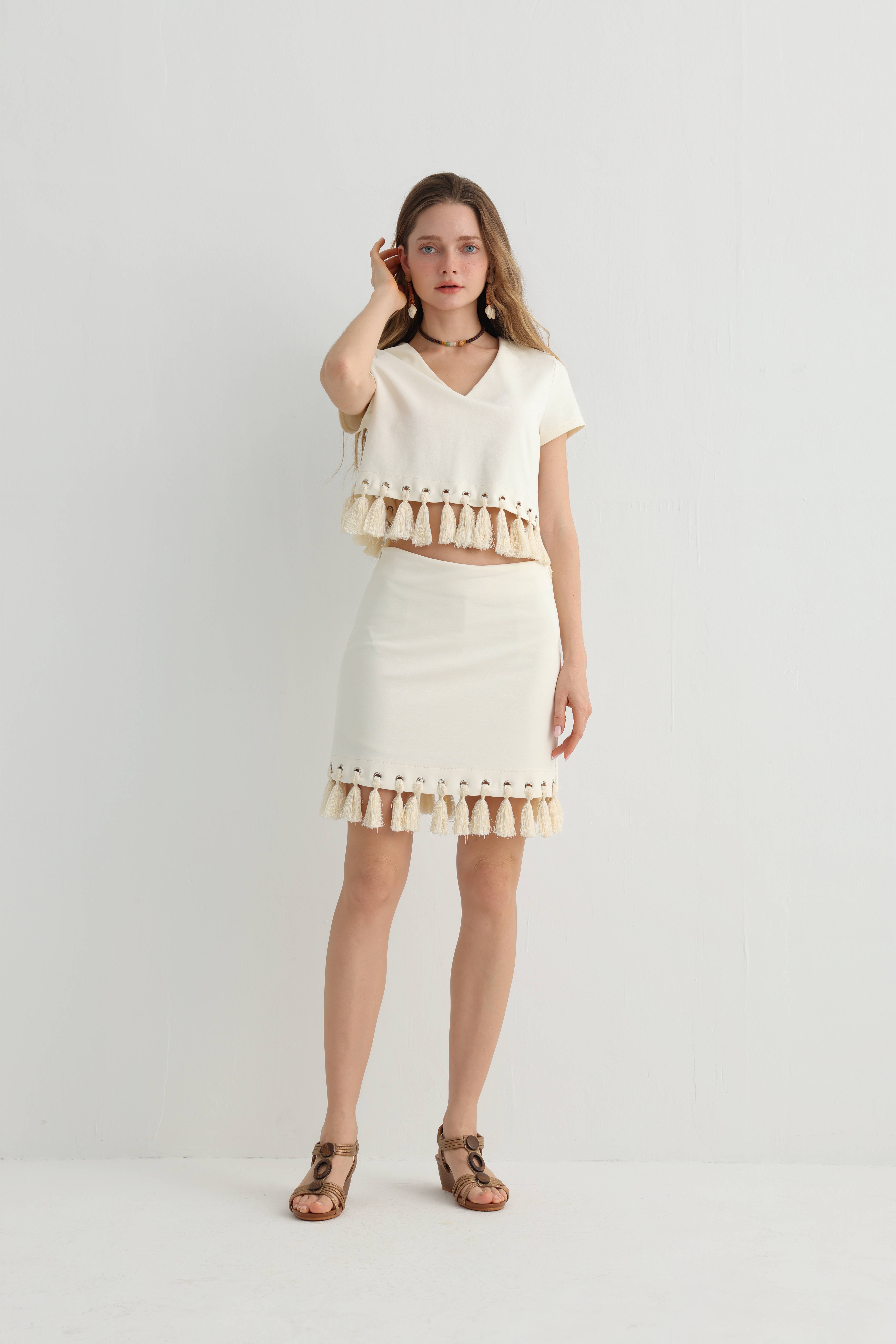 Original Design Resort Favorite Tassel Trim V-Neck ShortSleeve Women' s Two-Piece Set - Stylish Vacation CasualWear - Image 4