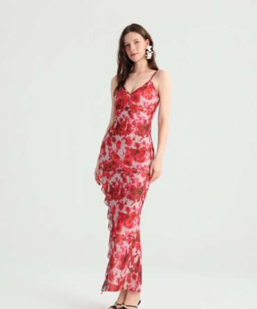 Stunning Skin-Brightening Red Rose Print Maxi! High Slit Ruffled Hem Super Leg-Lengthening, Island Vacation Photo Atmosphere Goddess Dress.