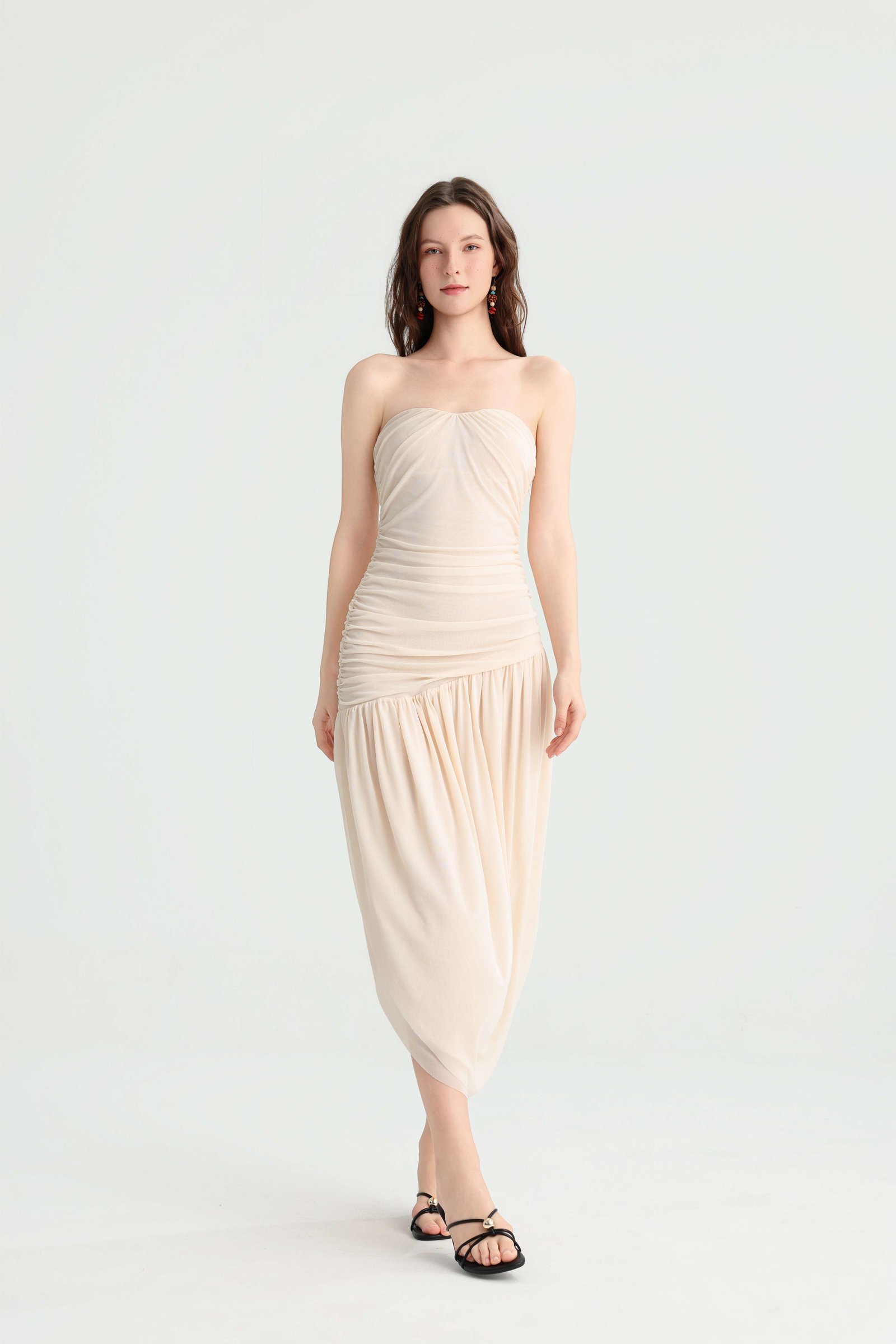 FT626300-1.jpg Cream Strapless Ruched Midi Dress with Asymmetric Hem - 图片 1